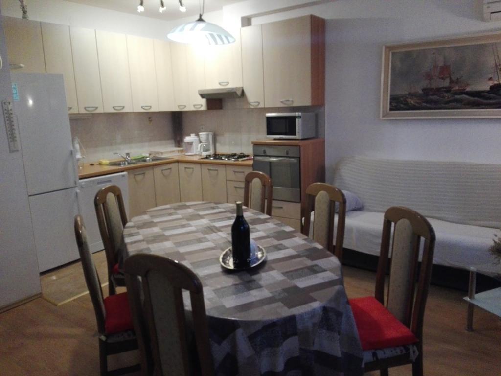 Apartman Drazin Kaštela Exteriör bild